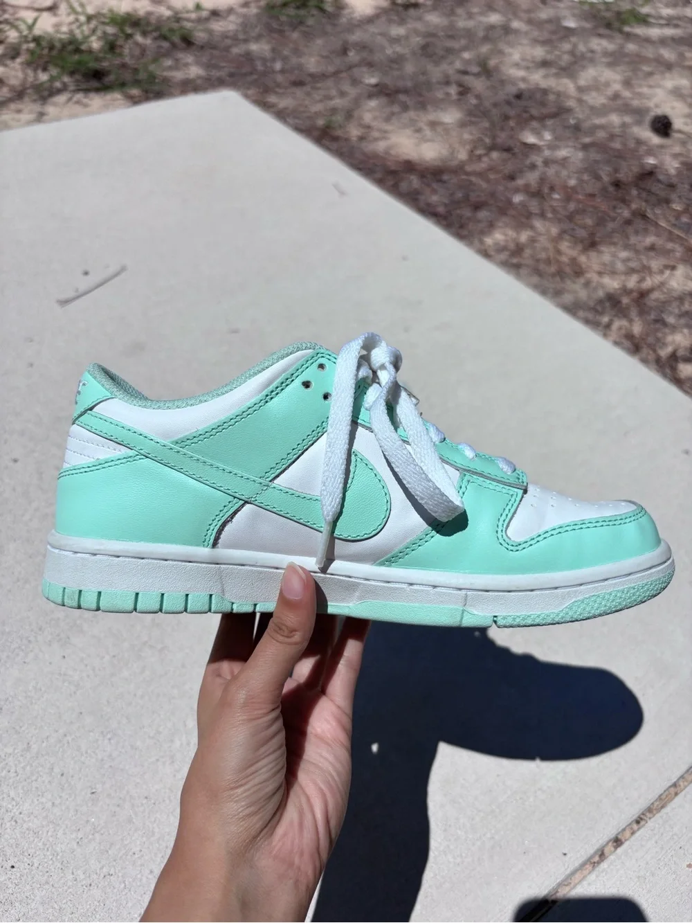 Nike Kids Low-Top Sneakers in Mint Green and White